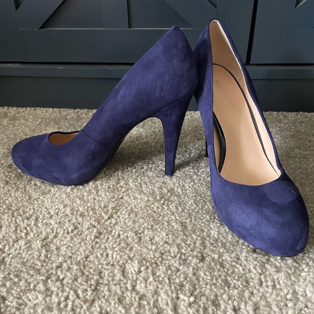 Nine West Swankyo Navy Blue Suede Round Toe Pumps
